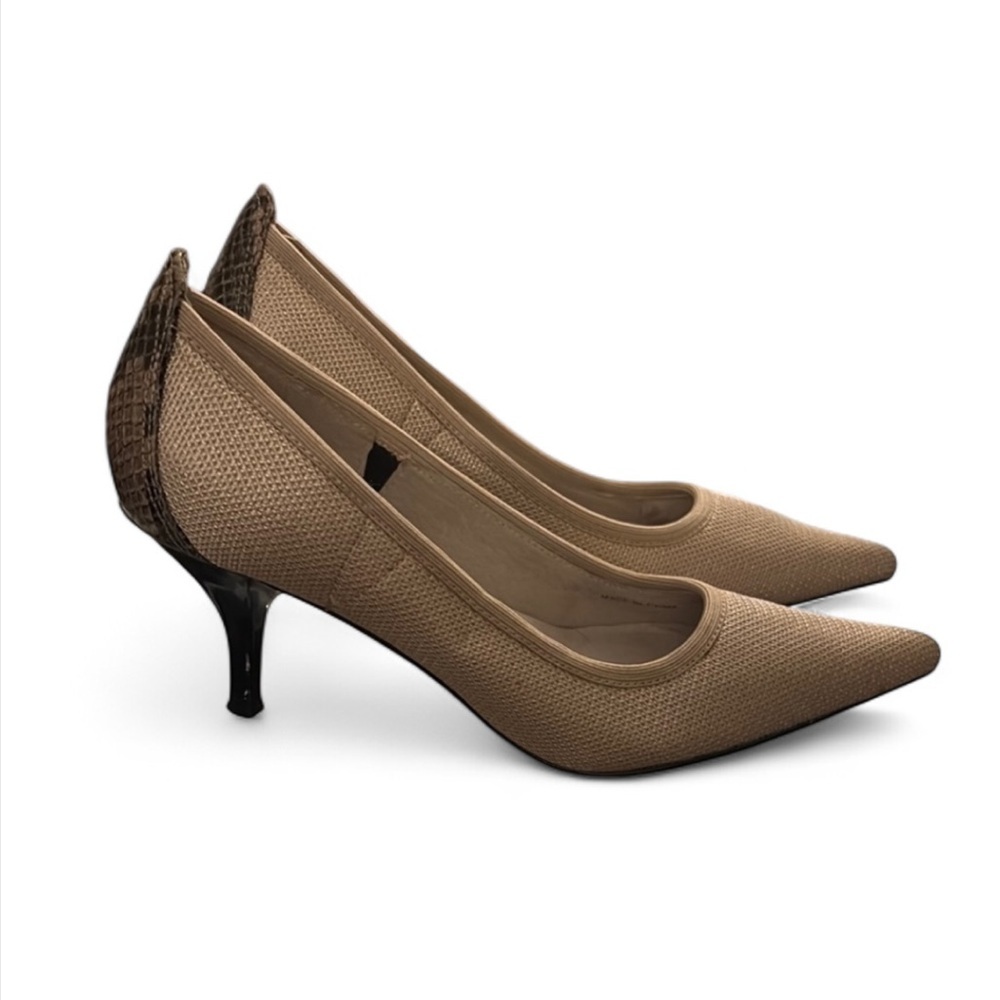 Tahari Cream Heels with Pointed Toe and Textured Finish